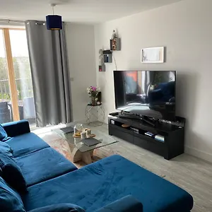 Entire Riverside With Balcony London